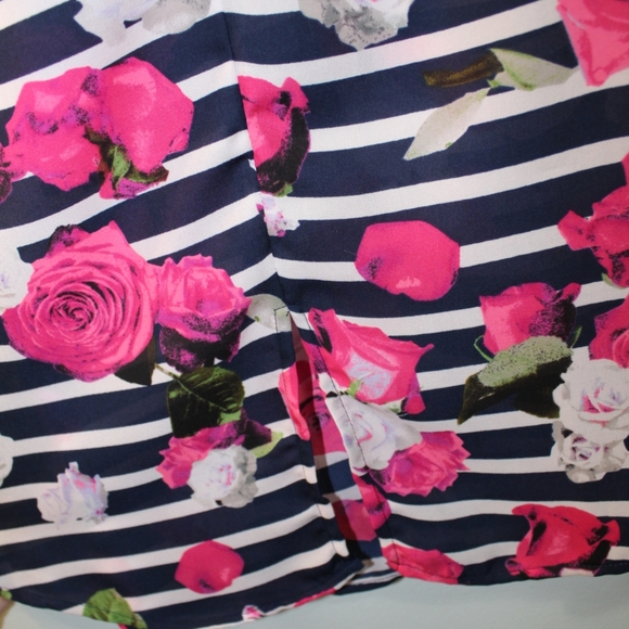 Guess LA Women's Sleeveless Blouse -Sold :) - Picture 5 of 7